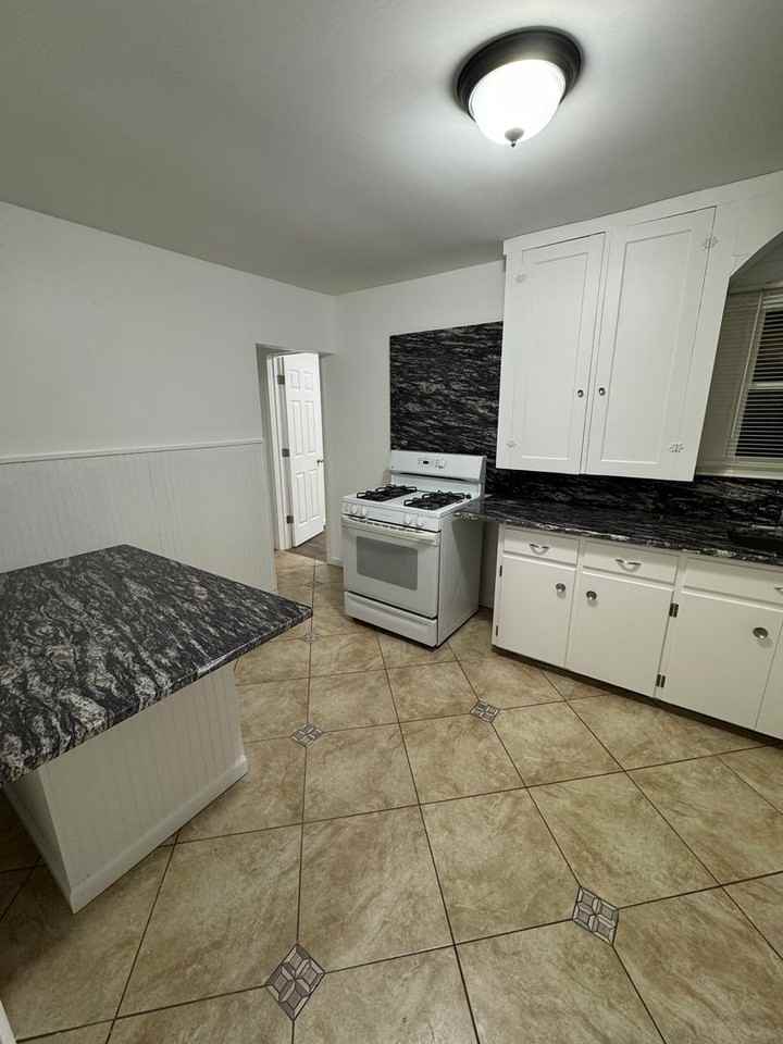 785 Kenilworth Ave - Photo 6 of 10