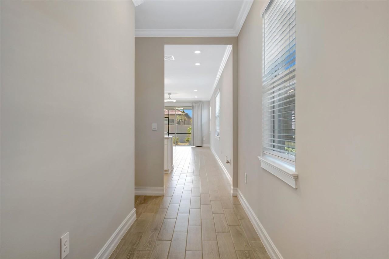 337 Palestro St - Photo 3 of 25