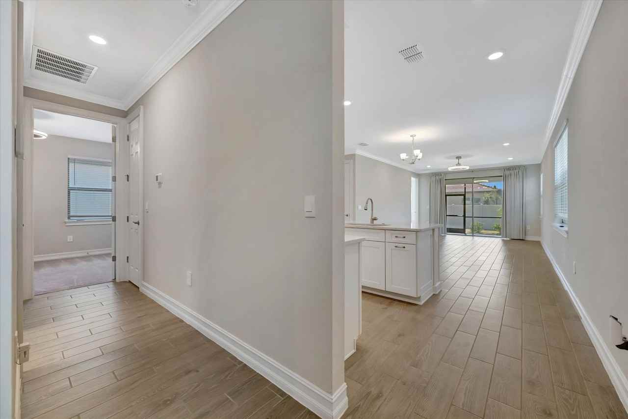 337 Palestro St - Photo 4 of 25