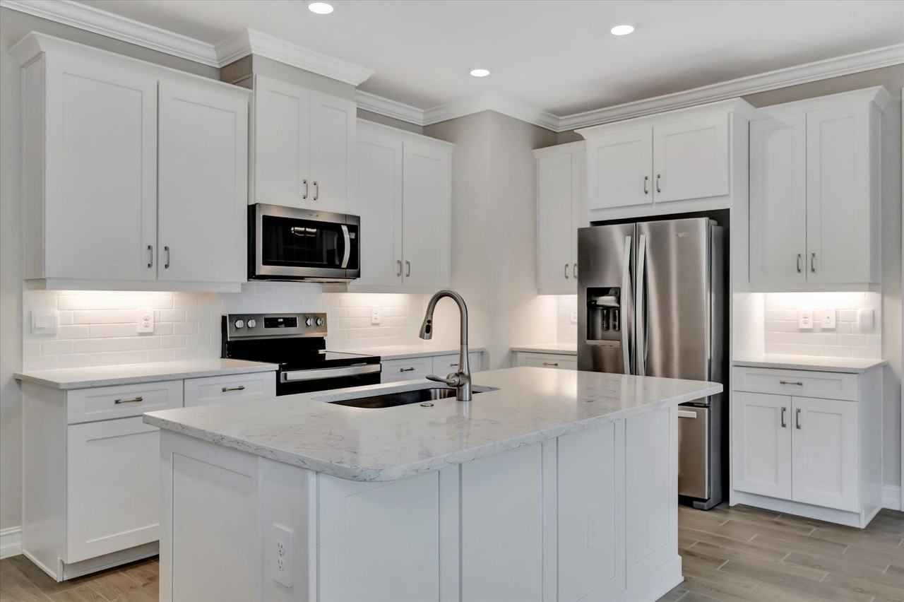 337 Palestro St - Photo 7 of 25