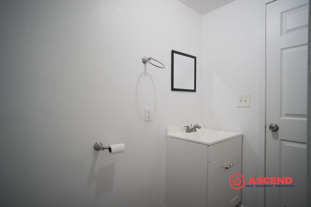 2204 1/2 Oregon Dr - Photo 7 of 7