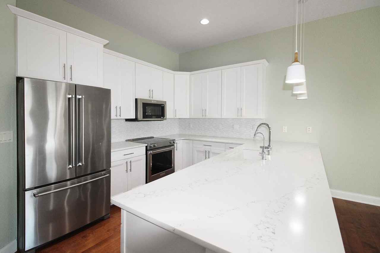 413 Nokomis Ave S - Photo 7 of 23