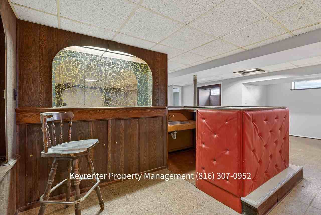 490 Bardot Dr - Photo 3 of 38