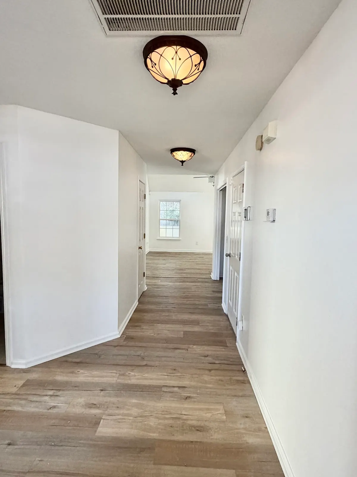 93 Mollies Ct - Photo 2 of 22