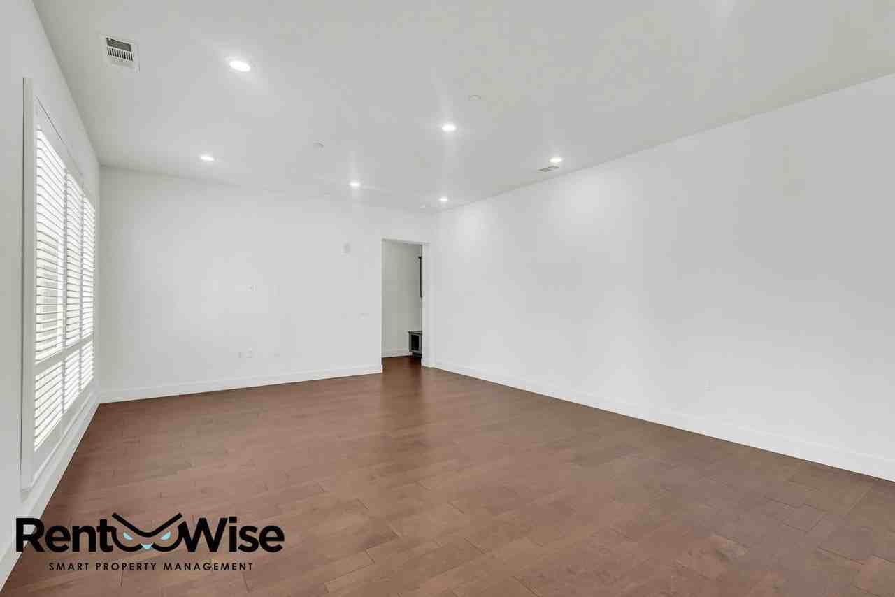 390 Riesling Ave #30 - Photo 7 of 36