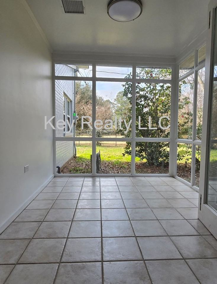 2608 Horseshoe Dr - Photo 4 of 14