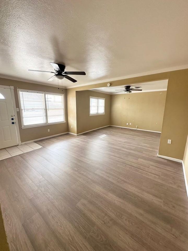 1813 Petroleum Dr - Photo 3 of 13