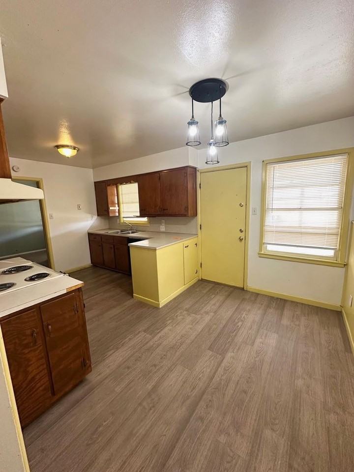 1813 Petroleum Dr - Photo 4 of 13