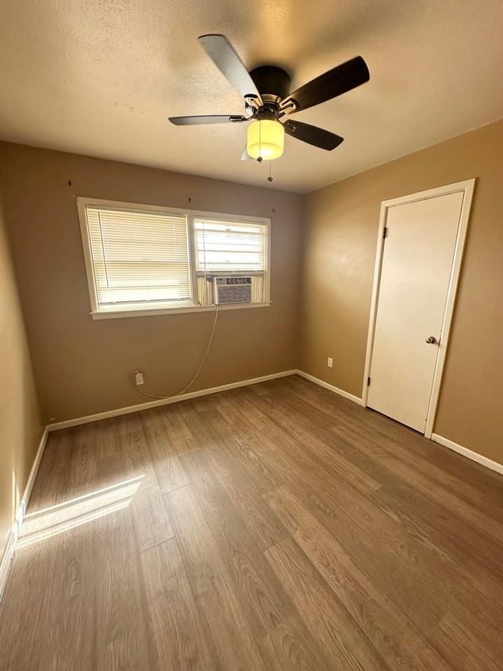 1813 Petroleum Dr - Photo 7 of 13