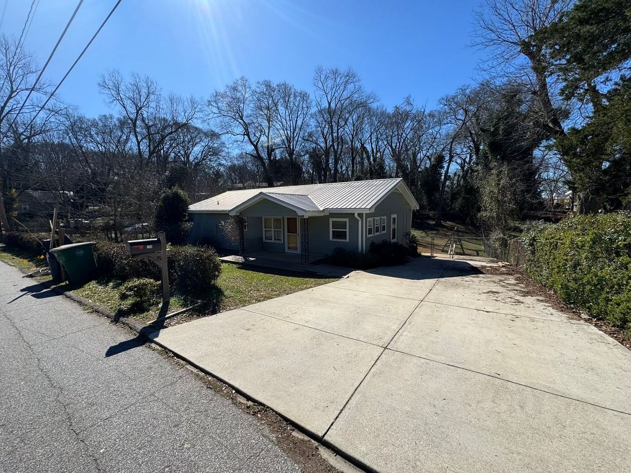 236 Arch St - Photo 4 of 24