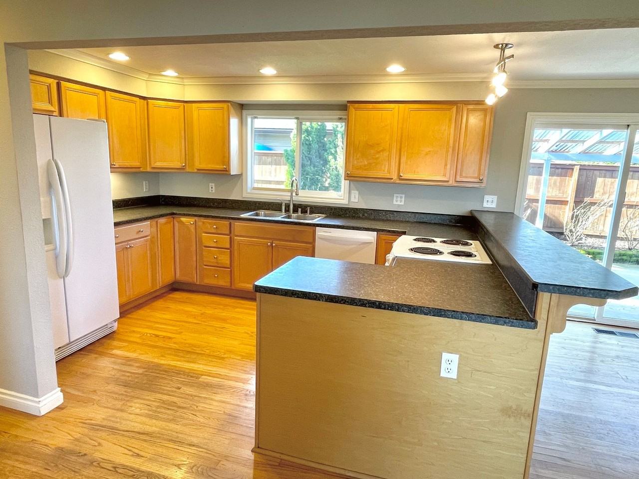 8011 Se 79th Ave - Photo 6 of 27