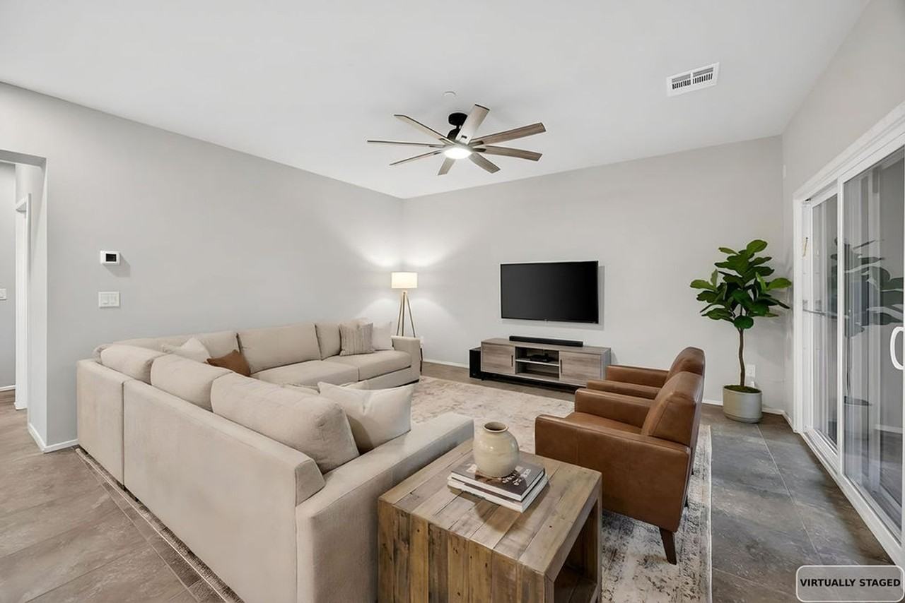 4472 Sapphire Moon Ave - Photo 2 of 50