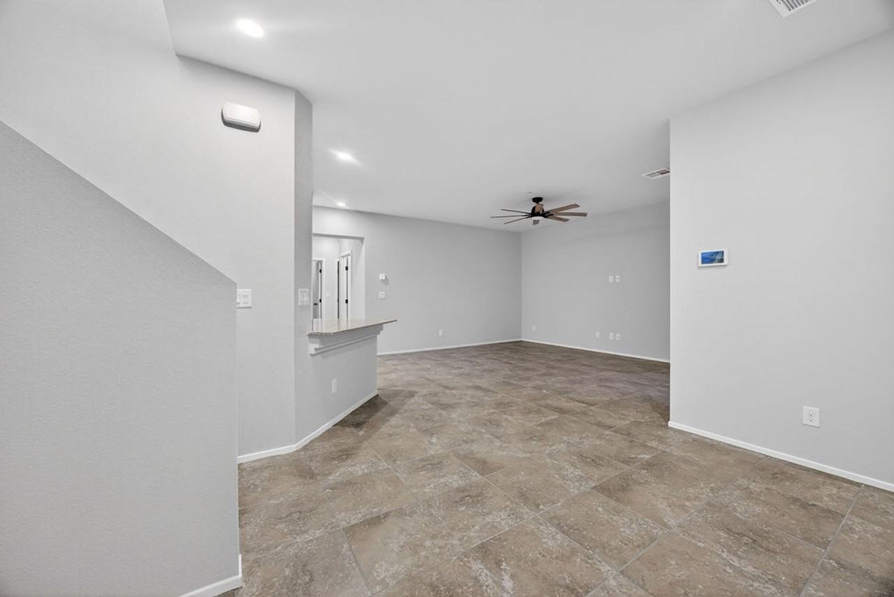 4472 Sapphire Moon Ave - Photo 4 of 50