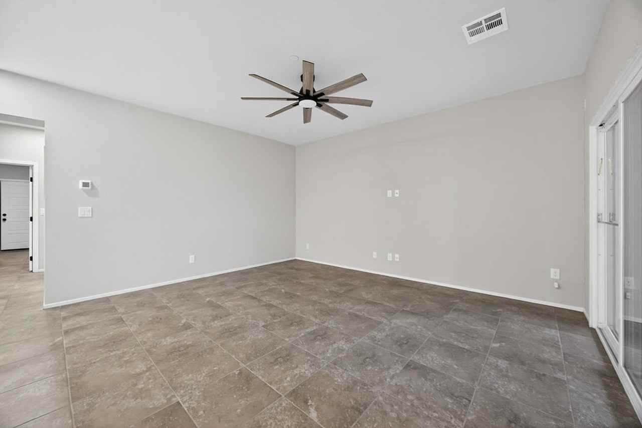 4472 Sapphire Moon Ave - Photo 7 of 50