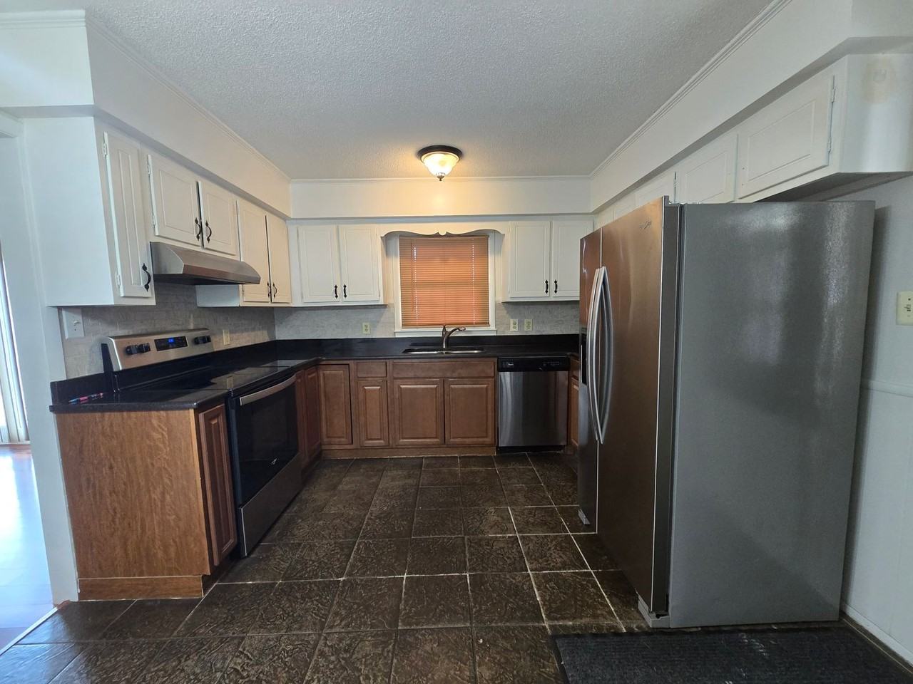 622 Garfield Dr - Photo 4 of 17