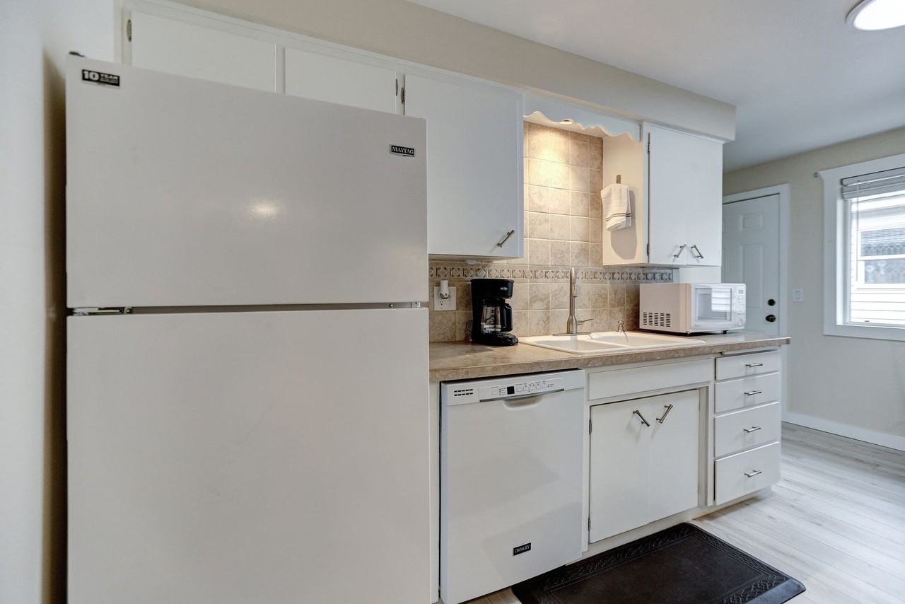 1206 E Heroy Ave - Photo 2 of 19