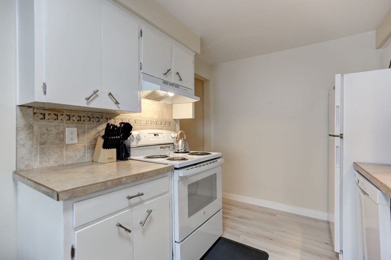 1206 E Heroy Ave - Photo 3 of 19