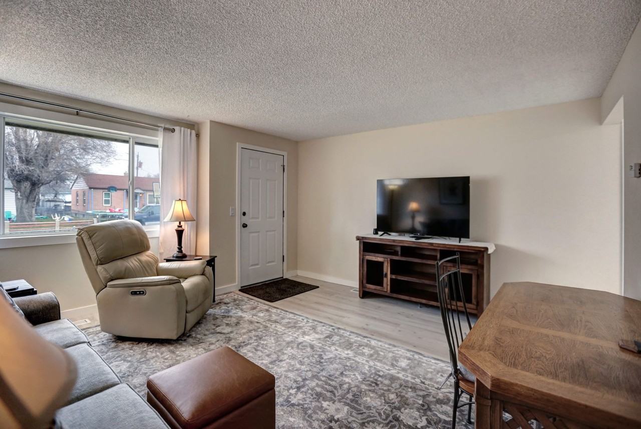 1206 E Heroy Ave - Photo 3 of 14