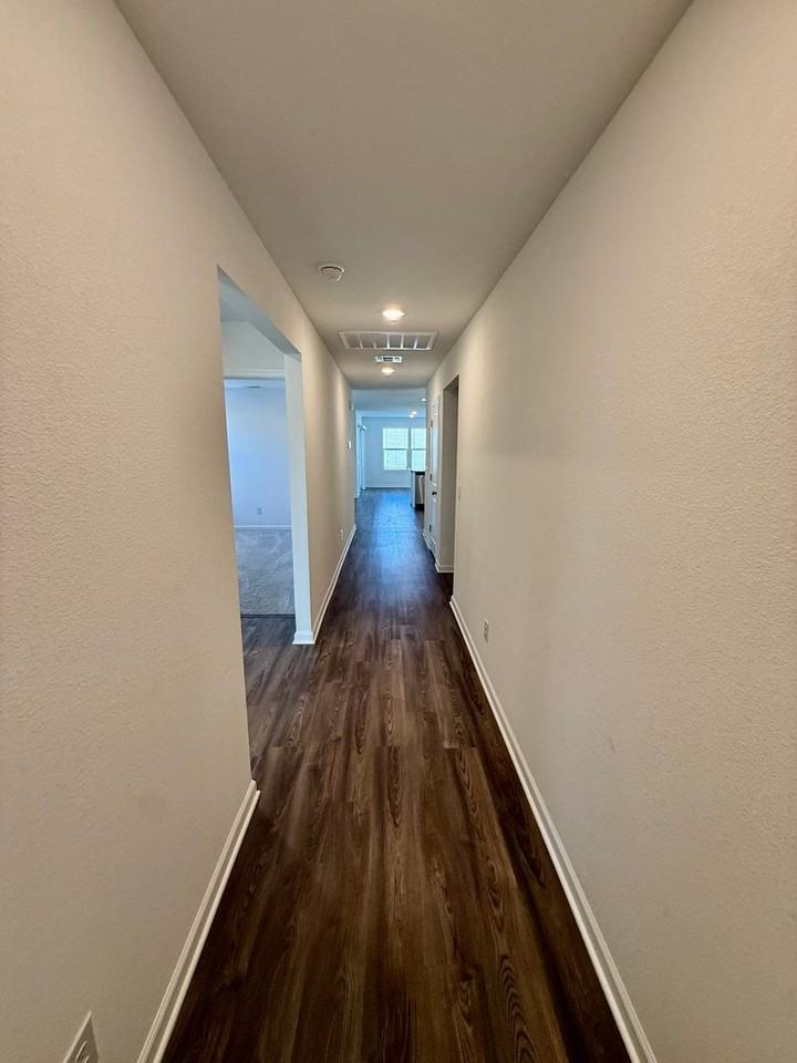 5666 S Cypress Ave - Photo 3 of 34