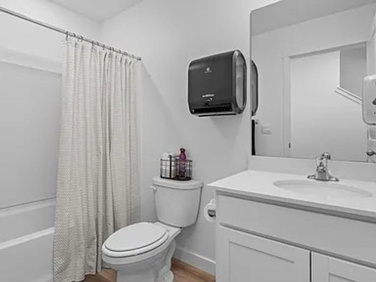 376 S 1150 W - Photo 4 of 21