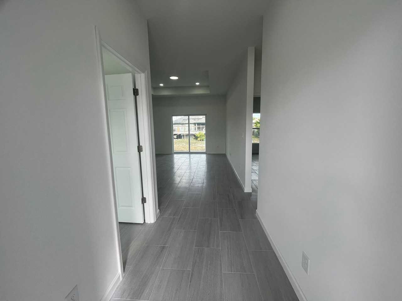 1903 W 17th St - Photo 2 of 20