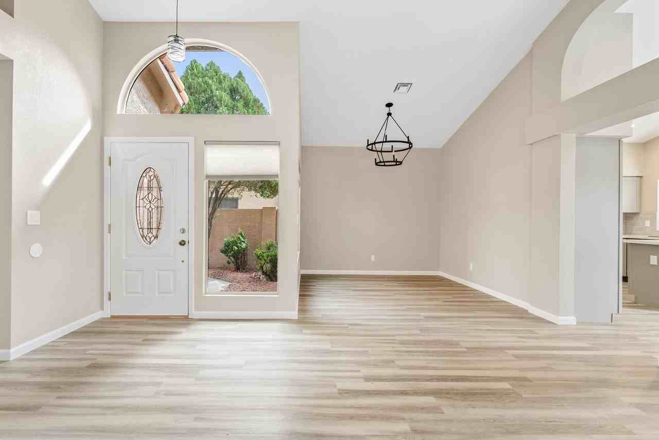 13454 N 103rd St - Photo 3 of 27