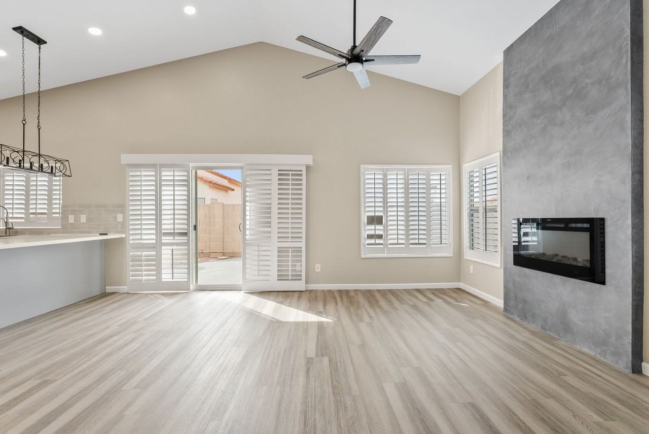 13454 N 103rd St - Photo 5 of 27