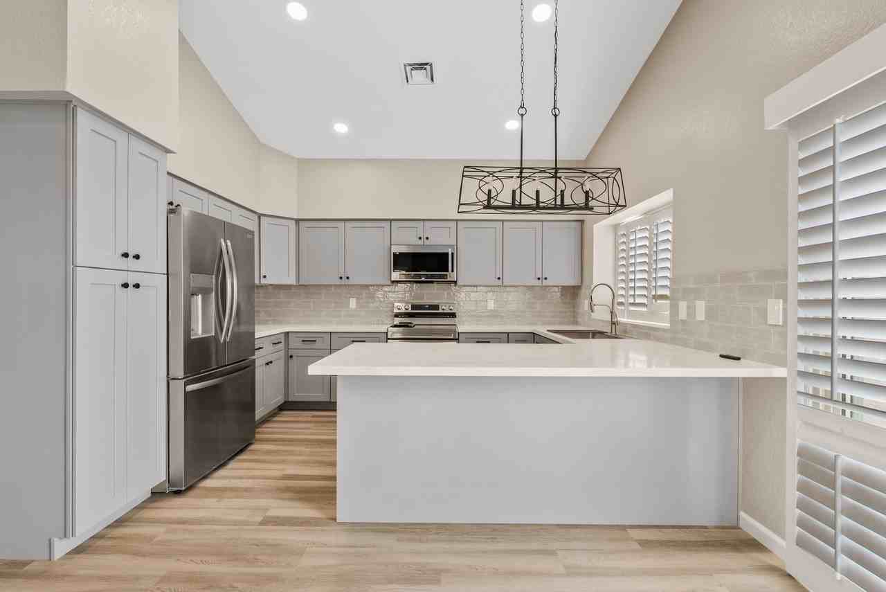 13454 N 103rd St - Photo 6 of 27