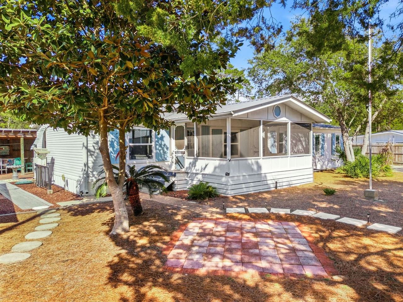 215 Lee Pl - Photo 3 of 44