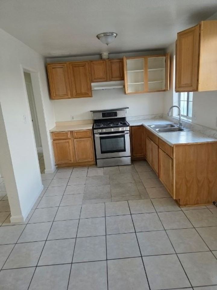 16594 Orange Way - Photo 2 of 11