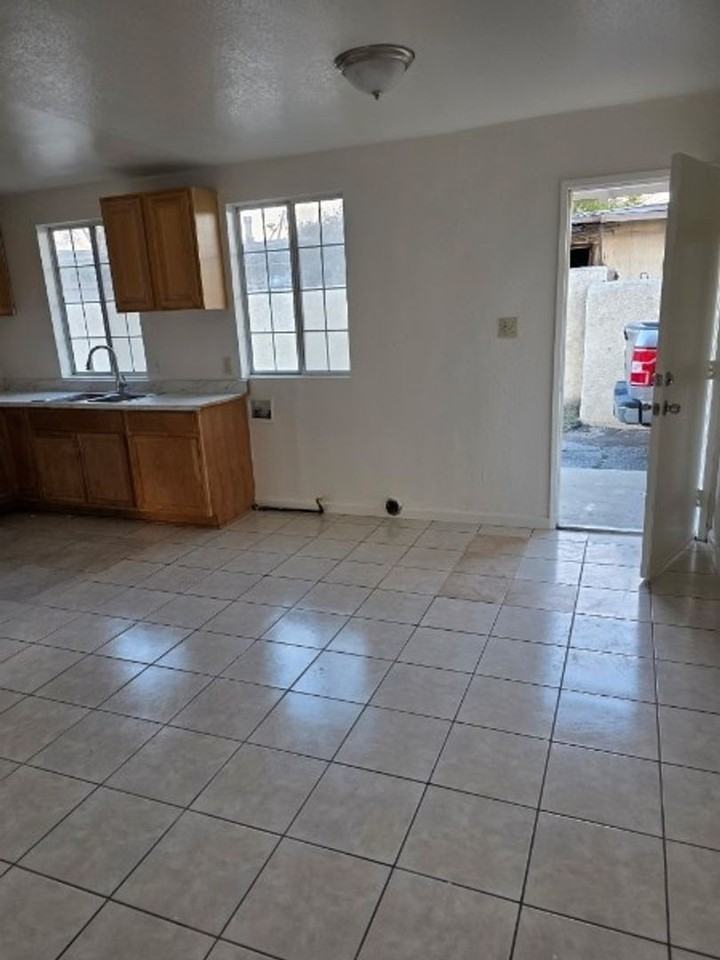 16594 Orange Way - Photo 3 of 11