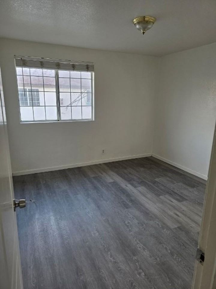 16594 Orange Way - Photo 5 of 11