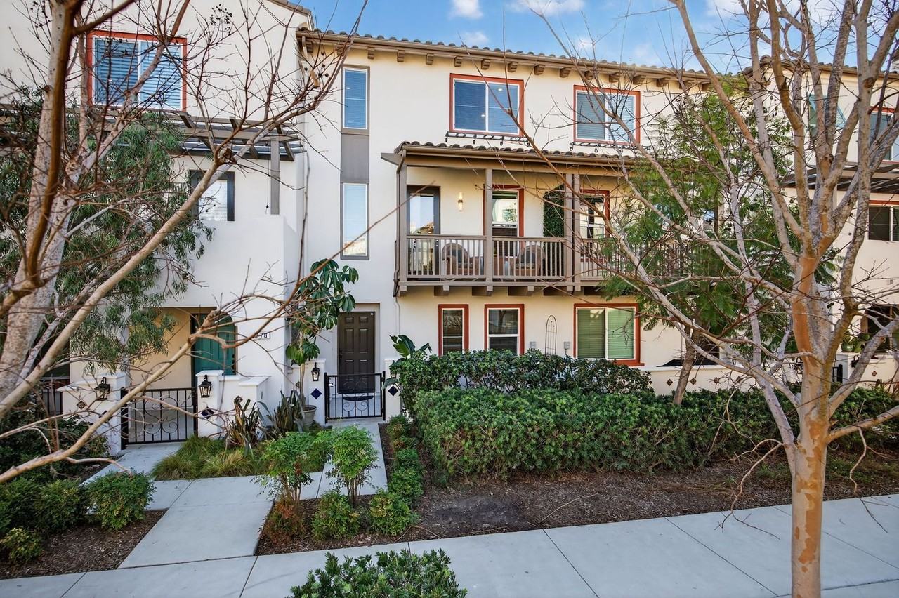 374 Serra St - Photo 2 of 50