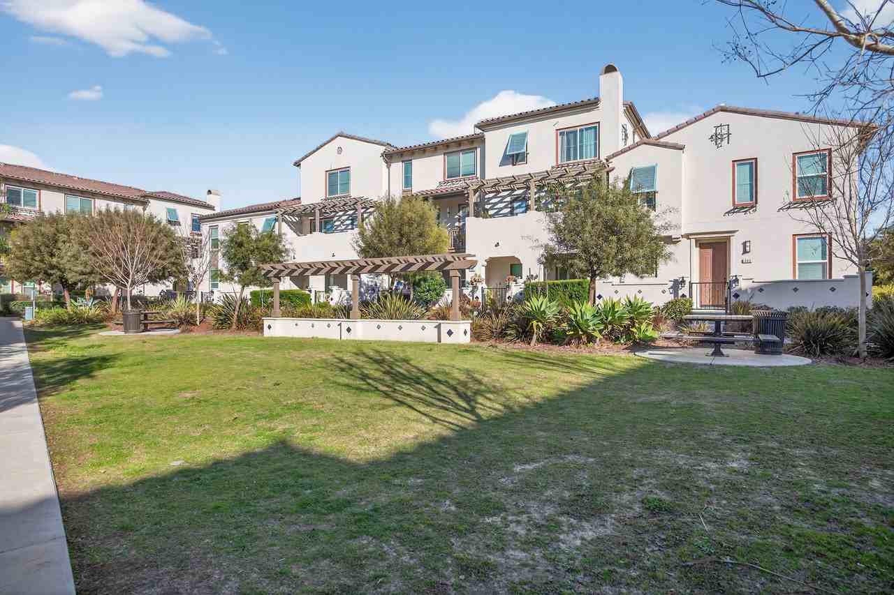 374 Serra St - Photo 3 of 50