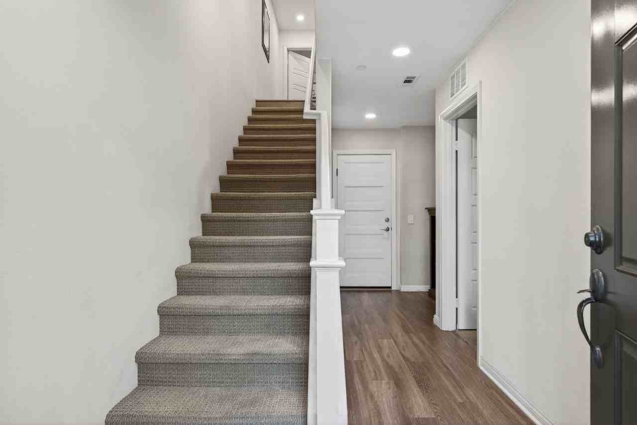 374 Serra St - Photo 7 of 50