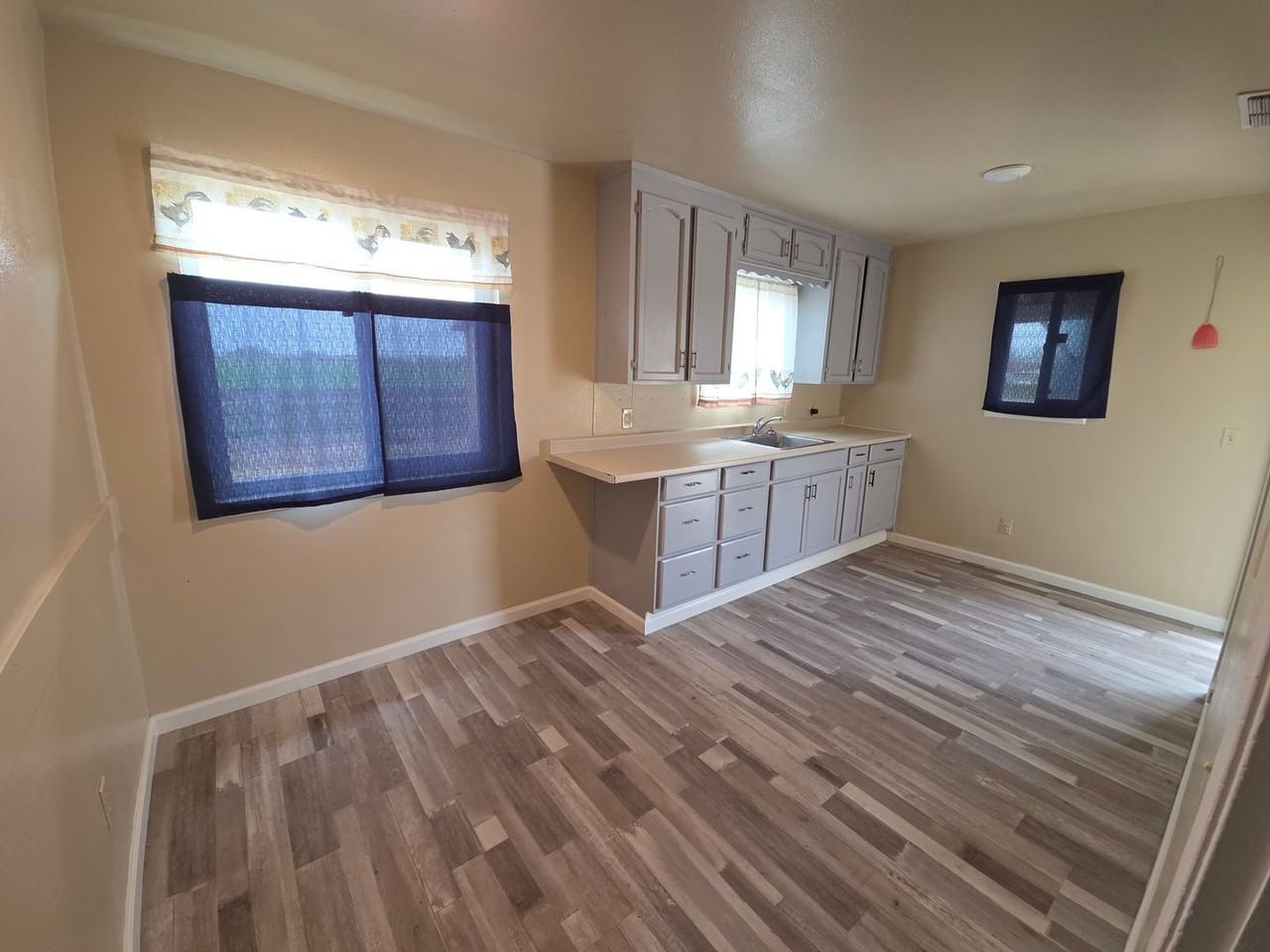 20270 Sullivan Rd - Photo 3 of 23