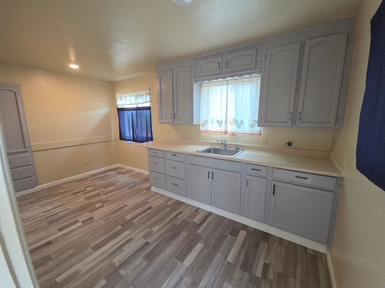 20270 Sullivan Rd - Photo 4 of 23