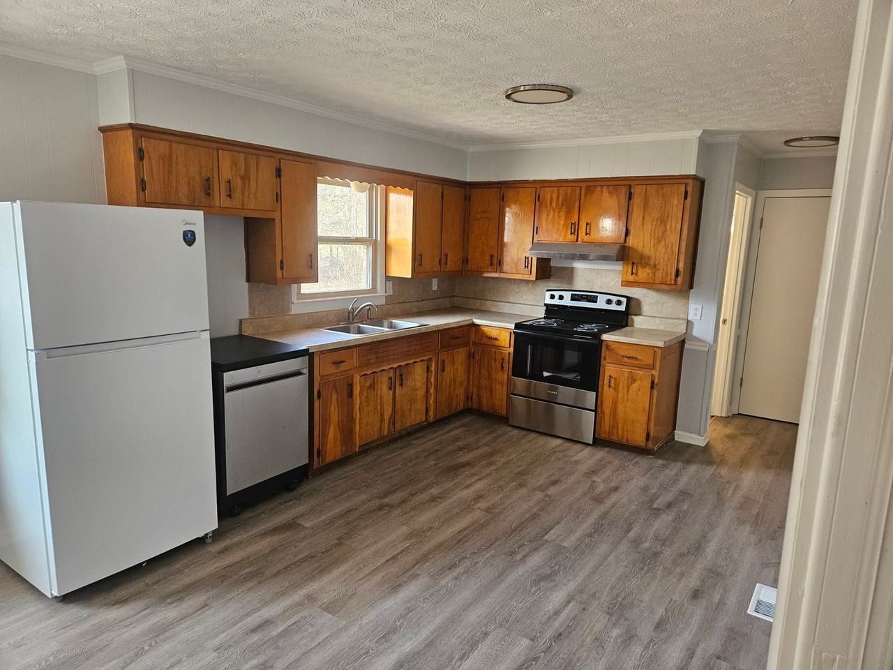 617 Chitwood Dr - Photo 2 of 16