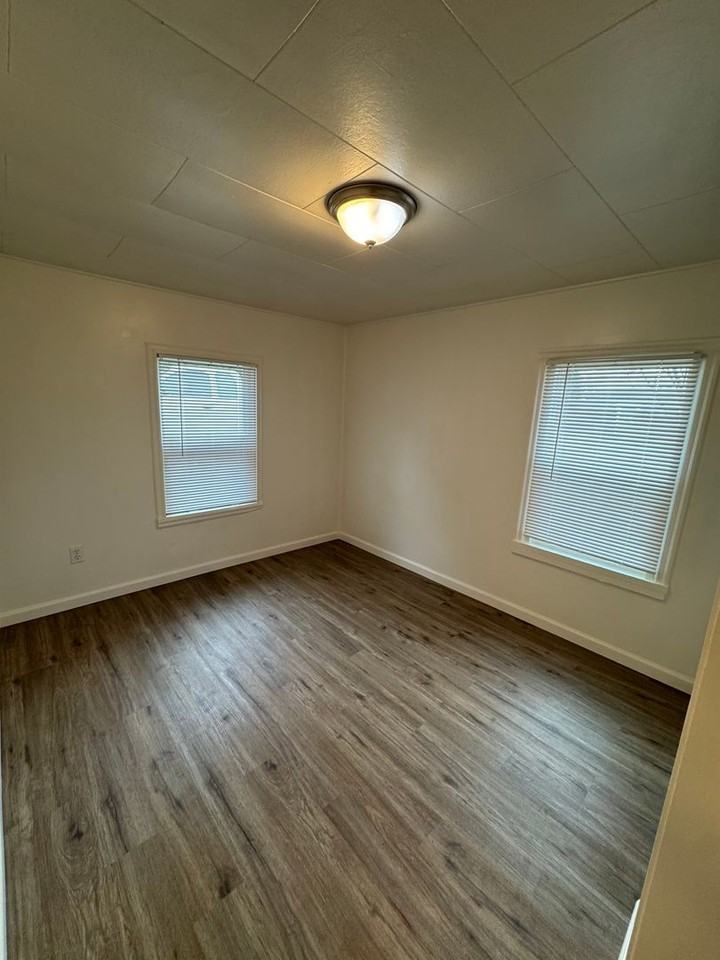 1508 Nw Eden St - Photo 4 of 9