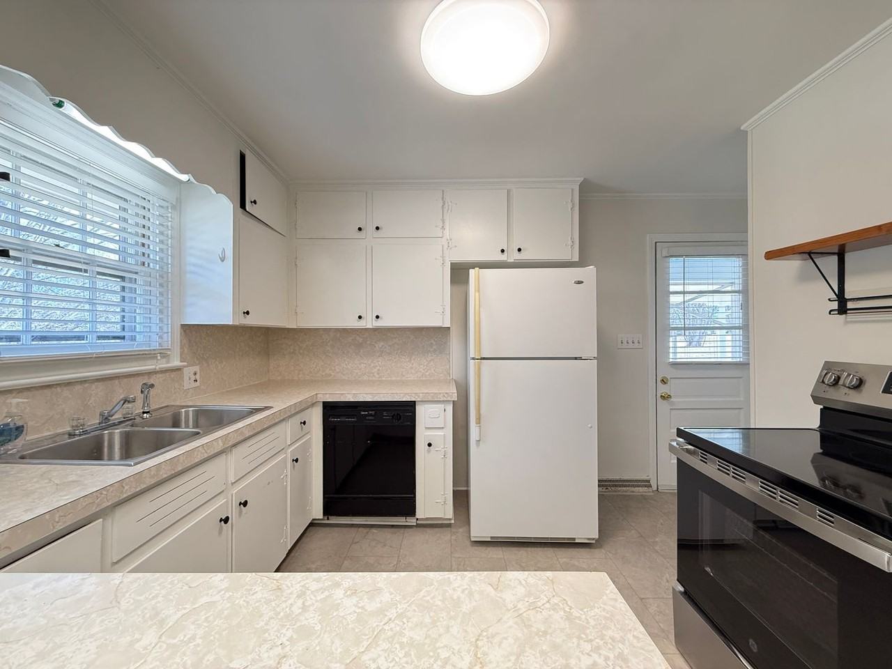 2323 Frederick Dr - Photo 3 of 18