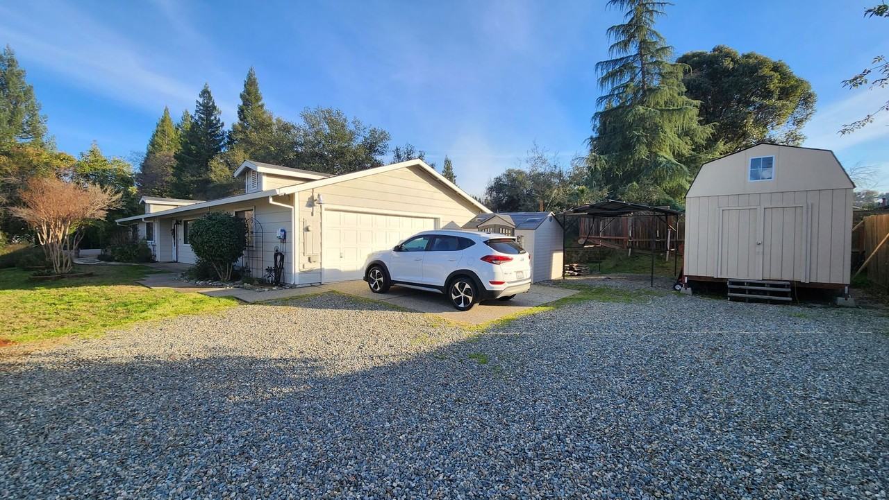 5695 Arrowhead Dr - Photo 4 of 18