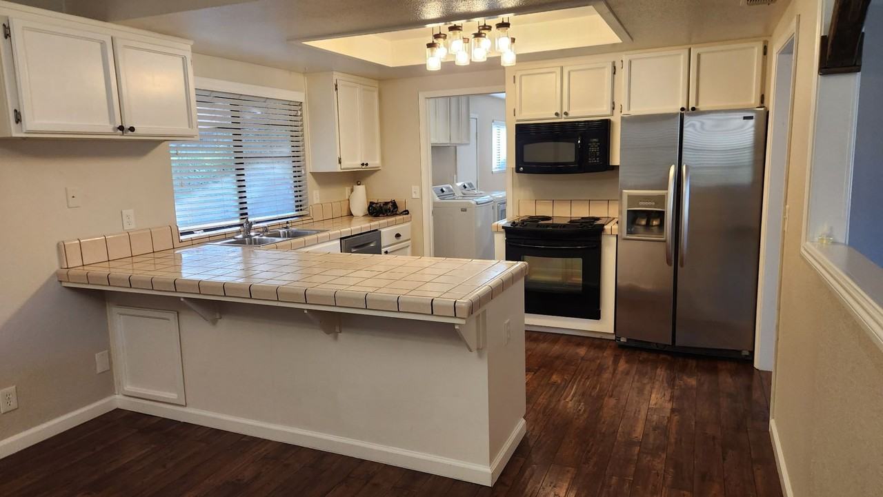 5695 Arrowhead Dr - Photo 7 of 18