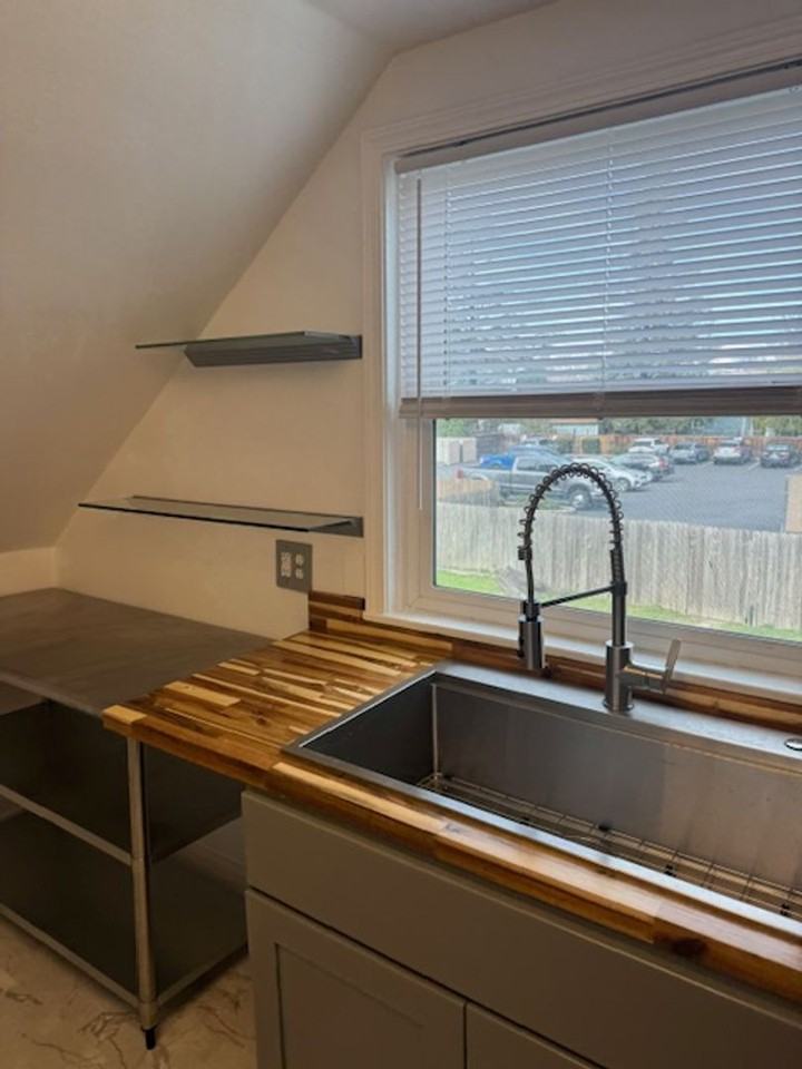 819 Taylor St - Photo 4 of 15