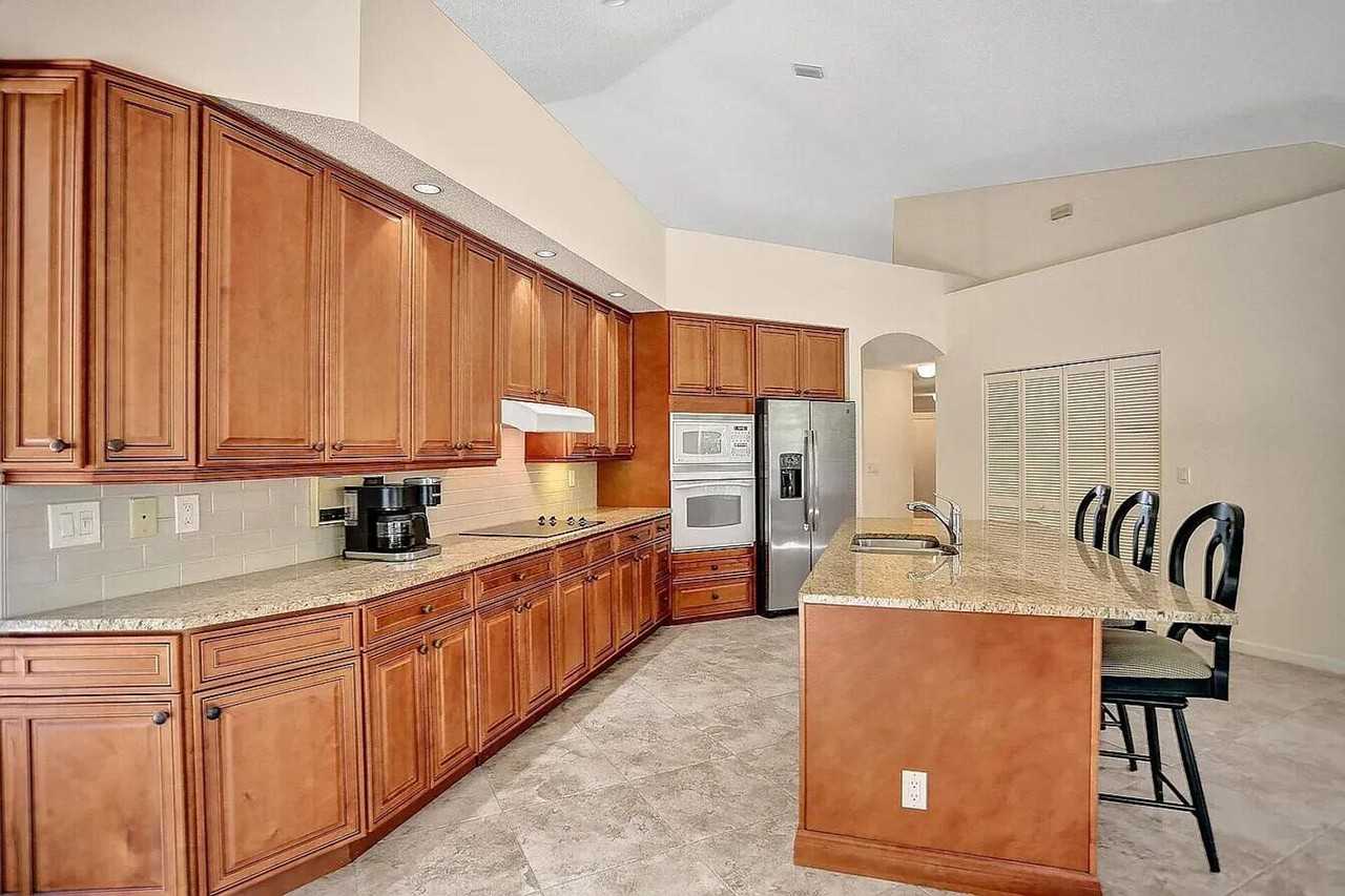 9119 Baybury Ln - Photo 2 of 16