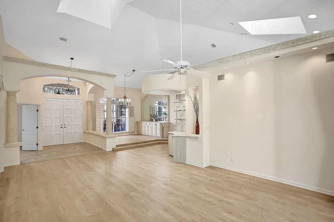 9119 Baybury Ln - Photo 4 of 16