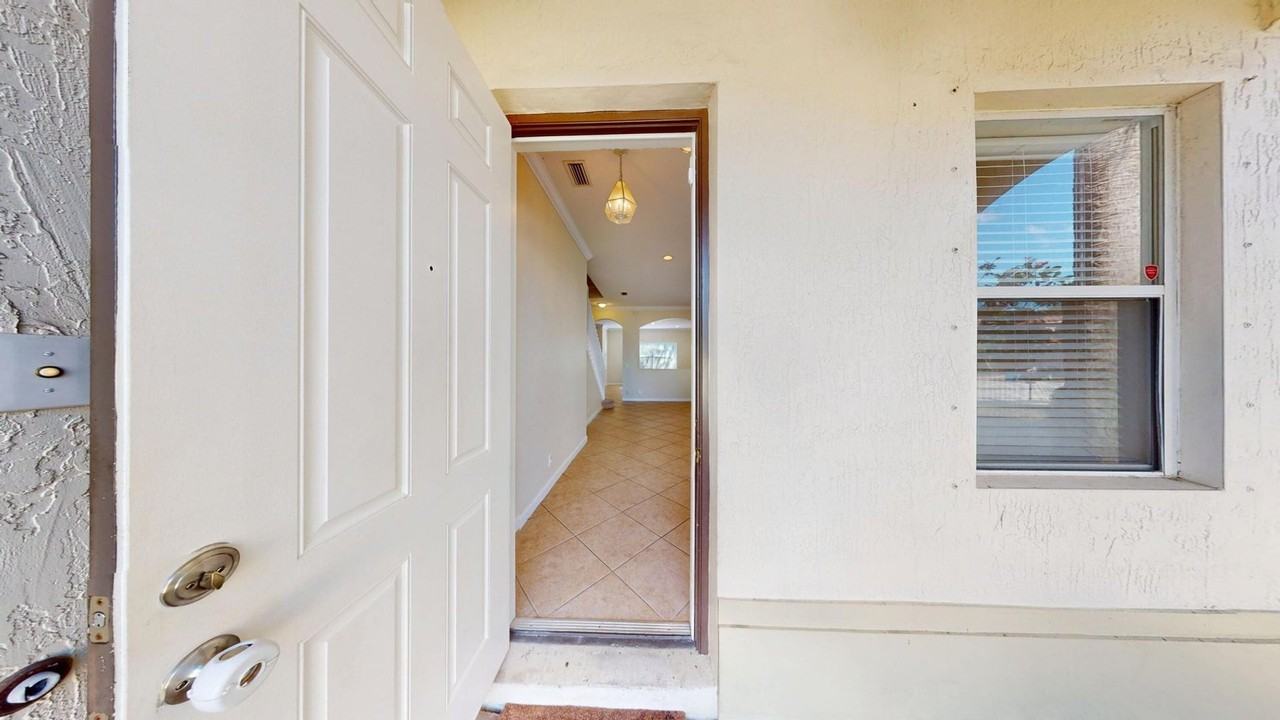 1007 Grove Park Cir - Photo 2 of 21