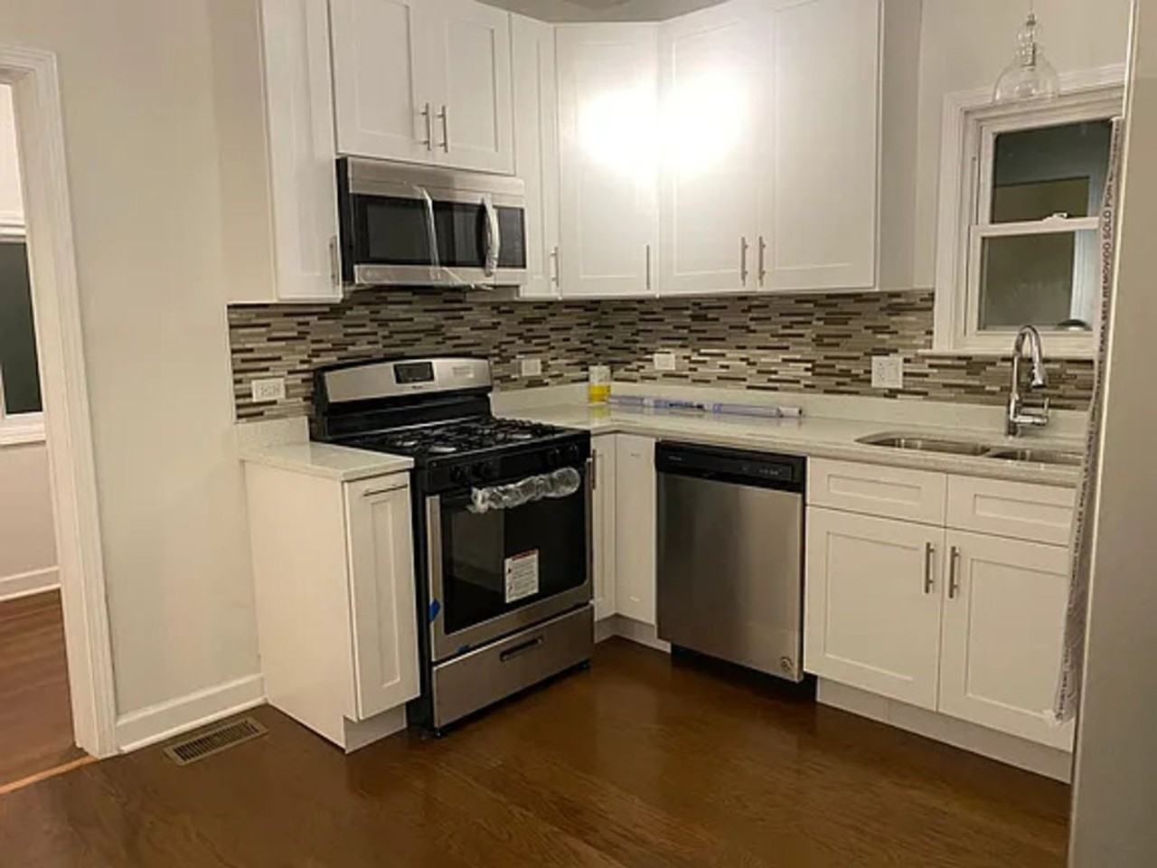 1034 Lathrop Ave - Photo 3 of 15