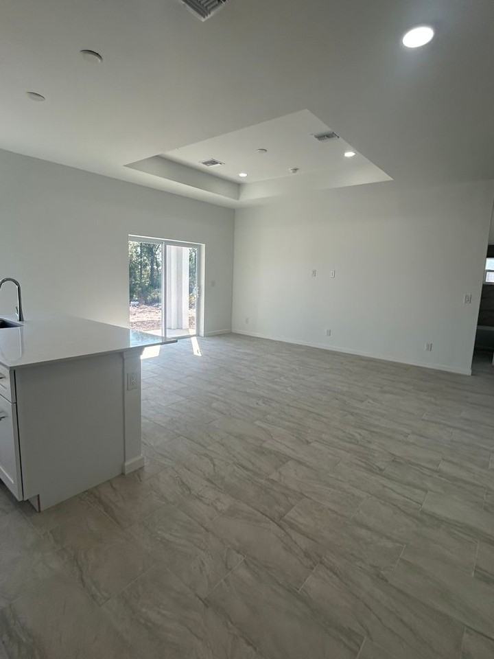 1093 Breckinridge Ave - Photo 4 of 37