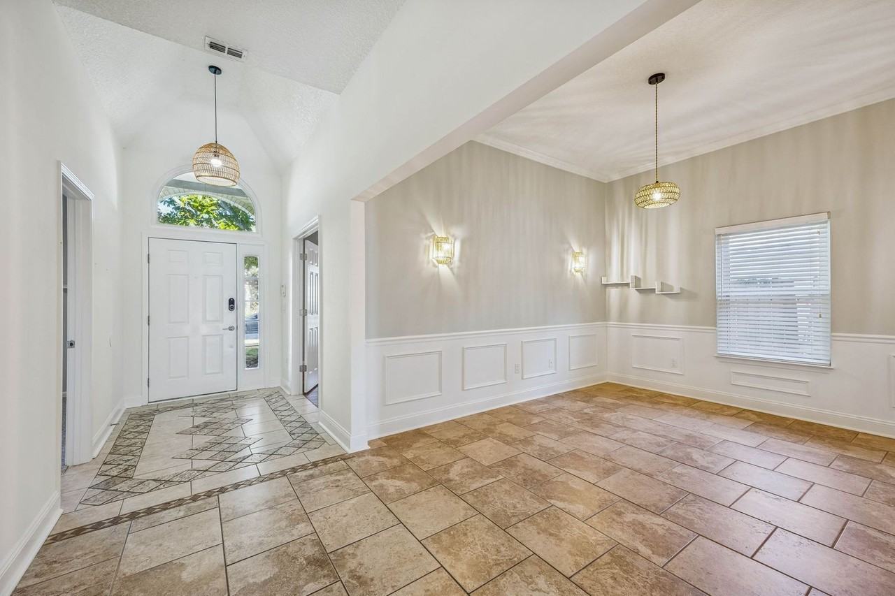 3447 Heron Dr N - Photo 2 of 23