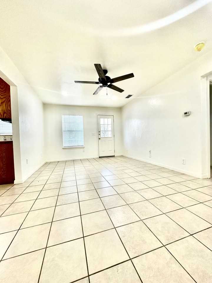 308 Center Ave - Photo 3 of 8